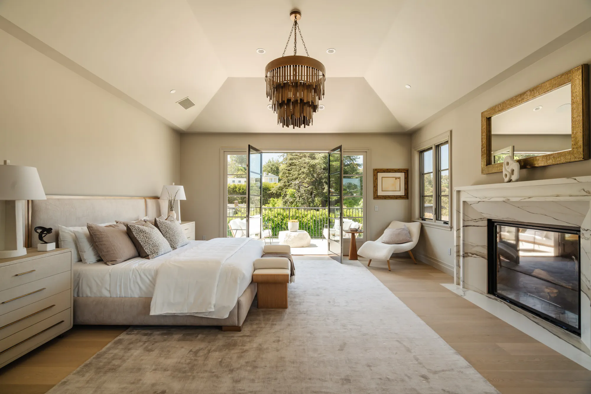 Meridith-Baer-Home-Home-Staging-California-Vance-Transitional-Bedroom